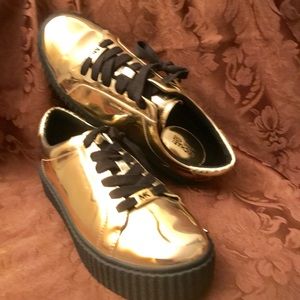 MK súper confortable gold sneakers